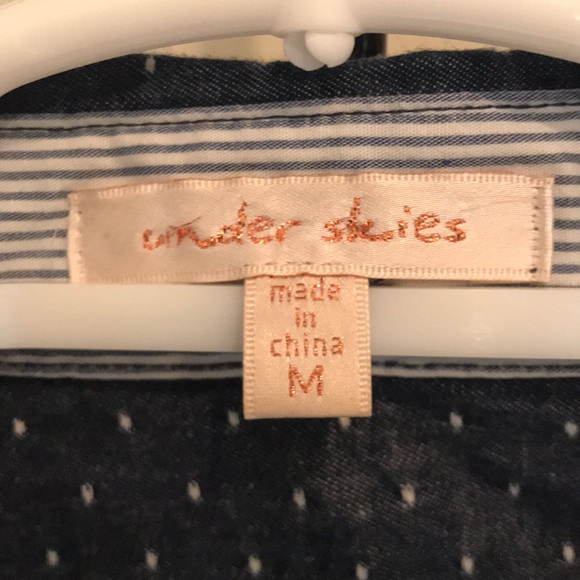 Adorable denim shirt. Size M - Picture 3 of 4